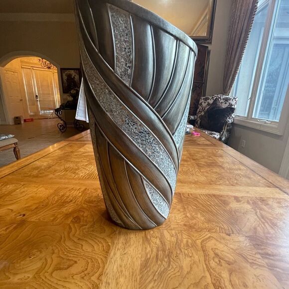 Gorgeous Metallic Silver & Crystal Vase! - Picture 3 of 17
